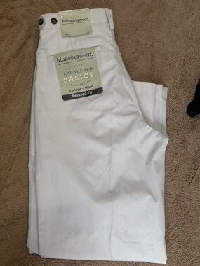 Munsingwear Men’s Relaxed Fit Chinos - White